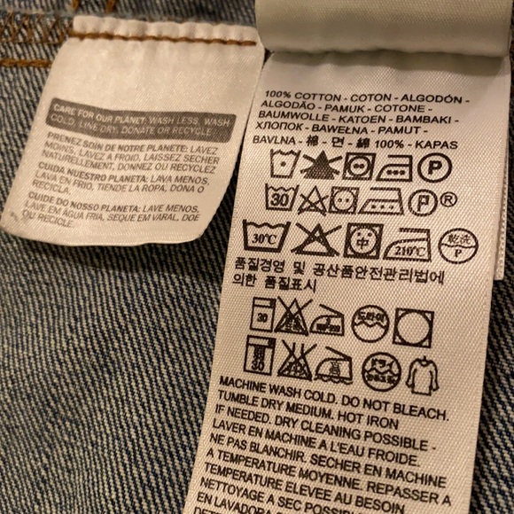 Levi’s Ladies Trucker Style Jean Jacket - Picture 9 of 12